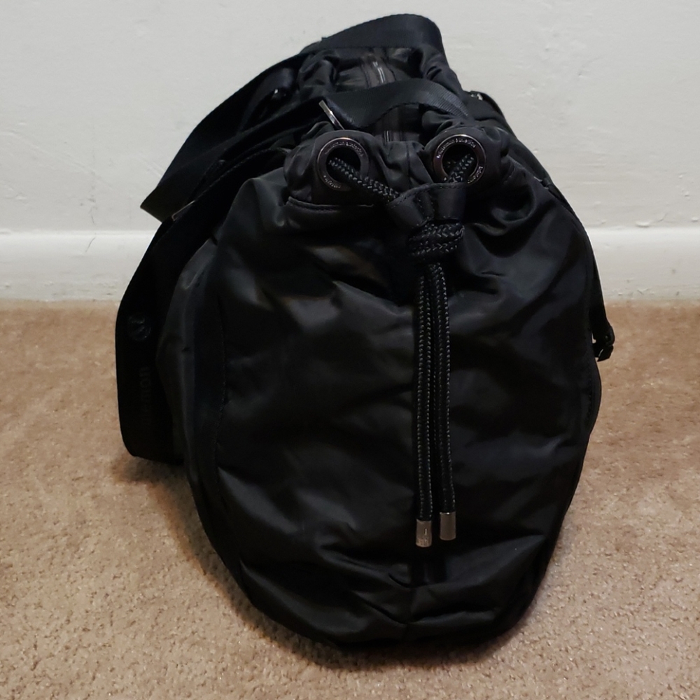 lululemon athletica Black Quilted Shoulder Tote - Picture 6 of 13